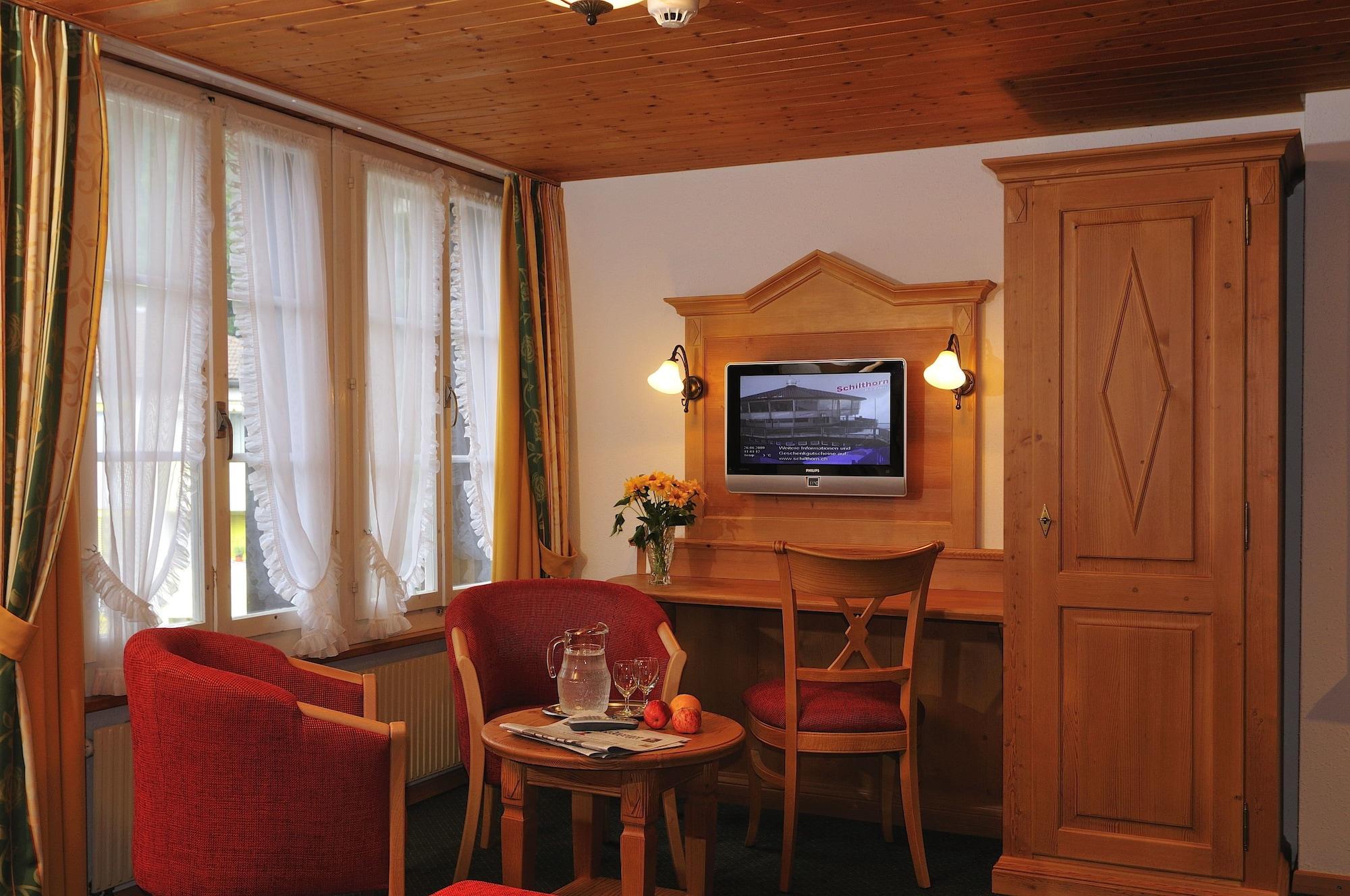 Hotel Chalet Swiss Unterseen Exterior photo