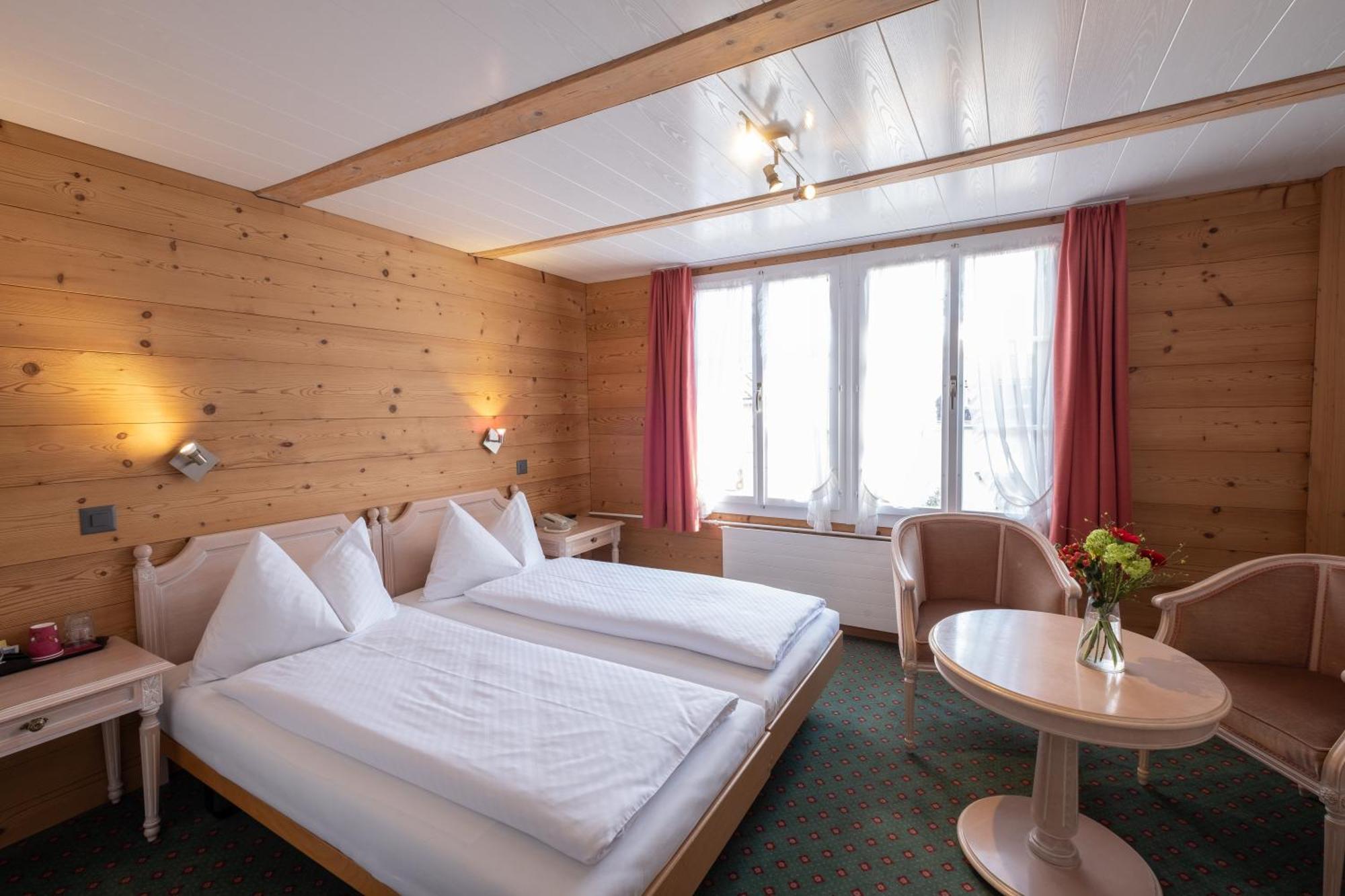 Hotel Chalet Swiss Unterseen Room photo