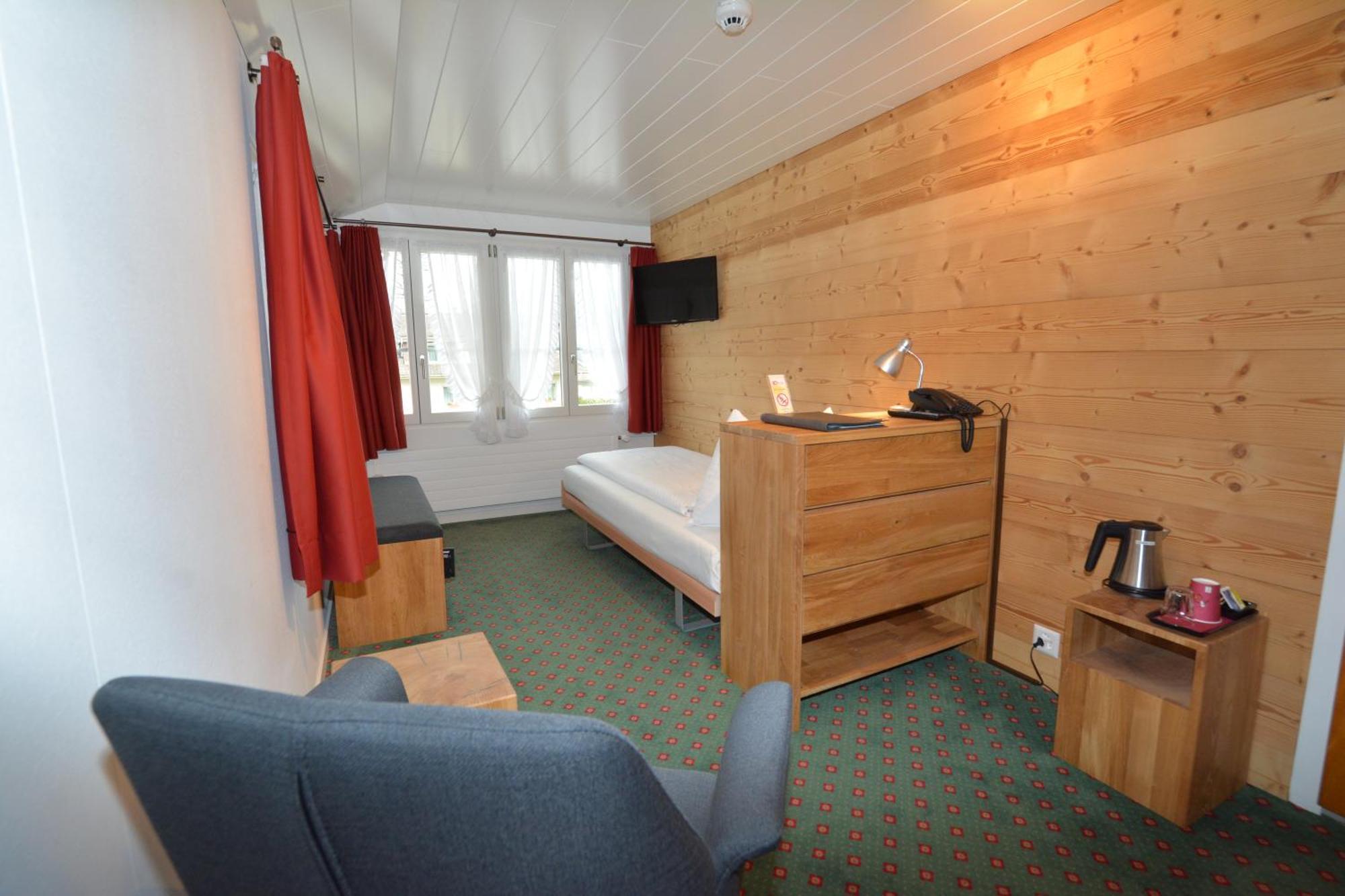 Hotel Chalet Swiss Unterseen Room photo