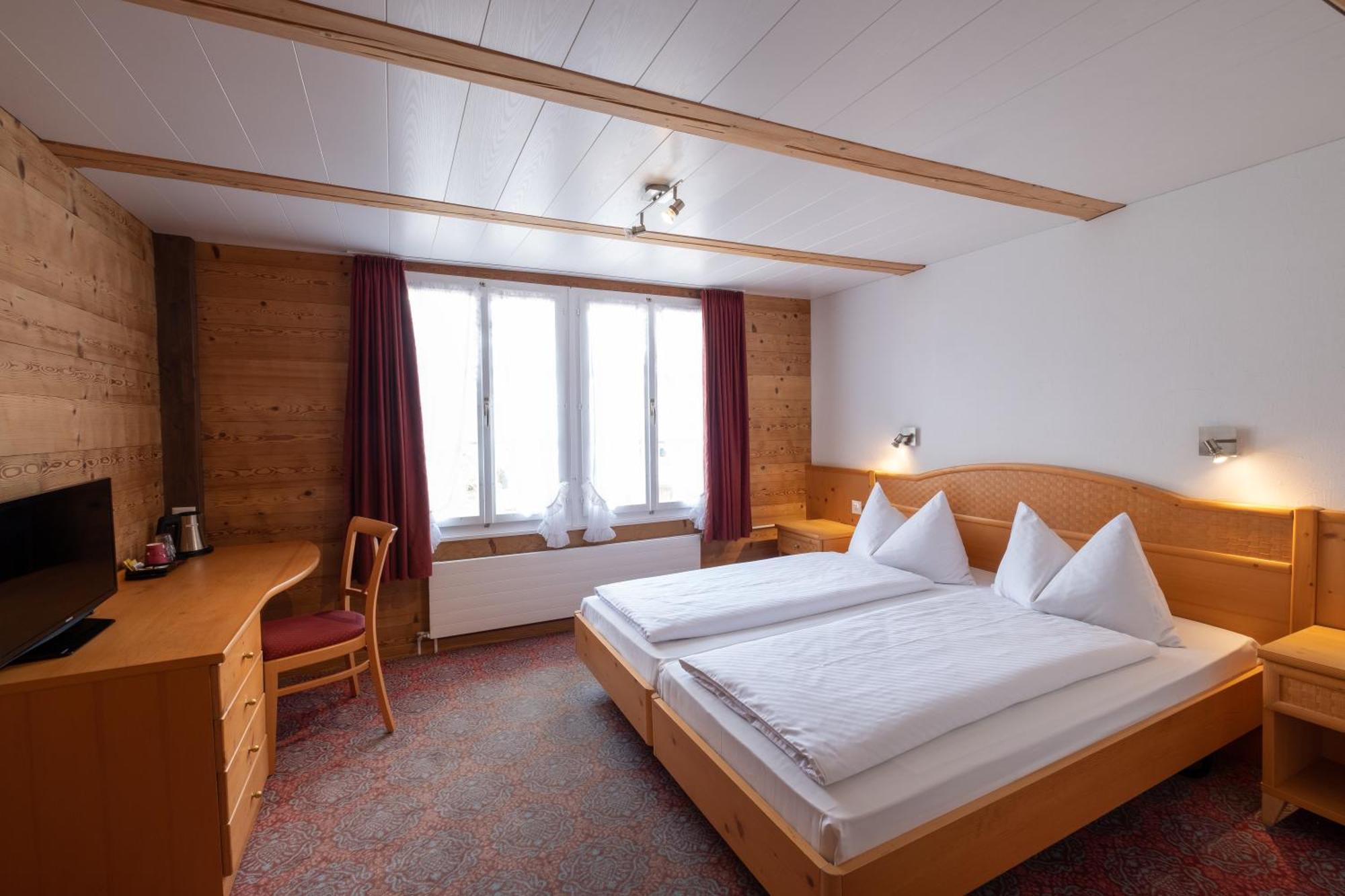 Hotel Chalet Swiss Unterseen Room photo