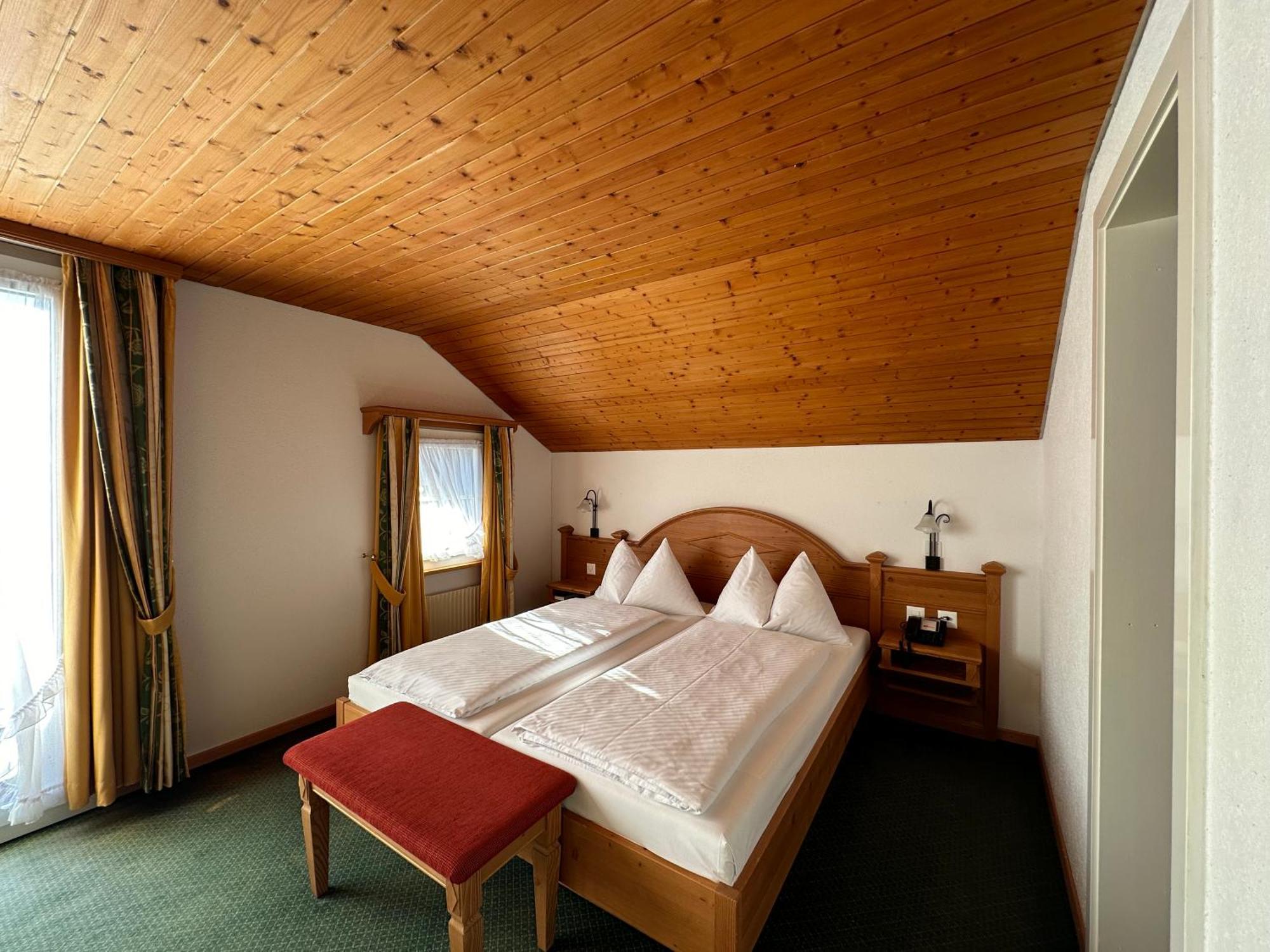 Hotel Chalet Swiss Unterseen Exterior photo