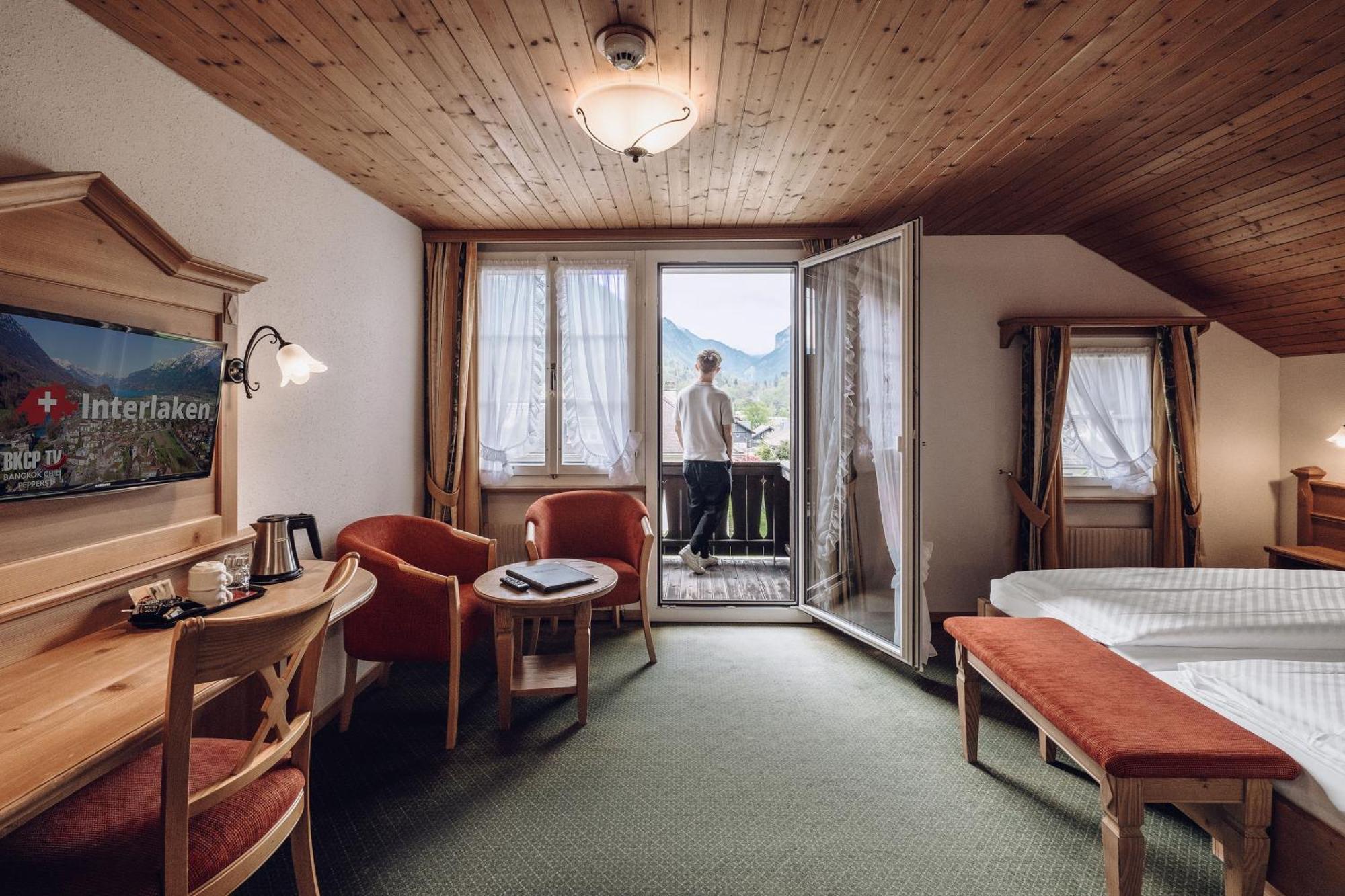 Hotel Chalet Swiss Unterseen Exterior photo