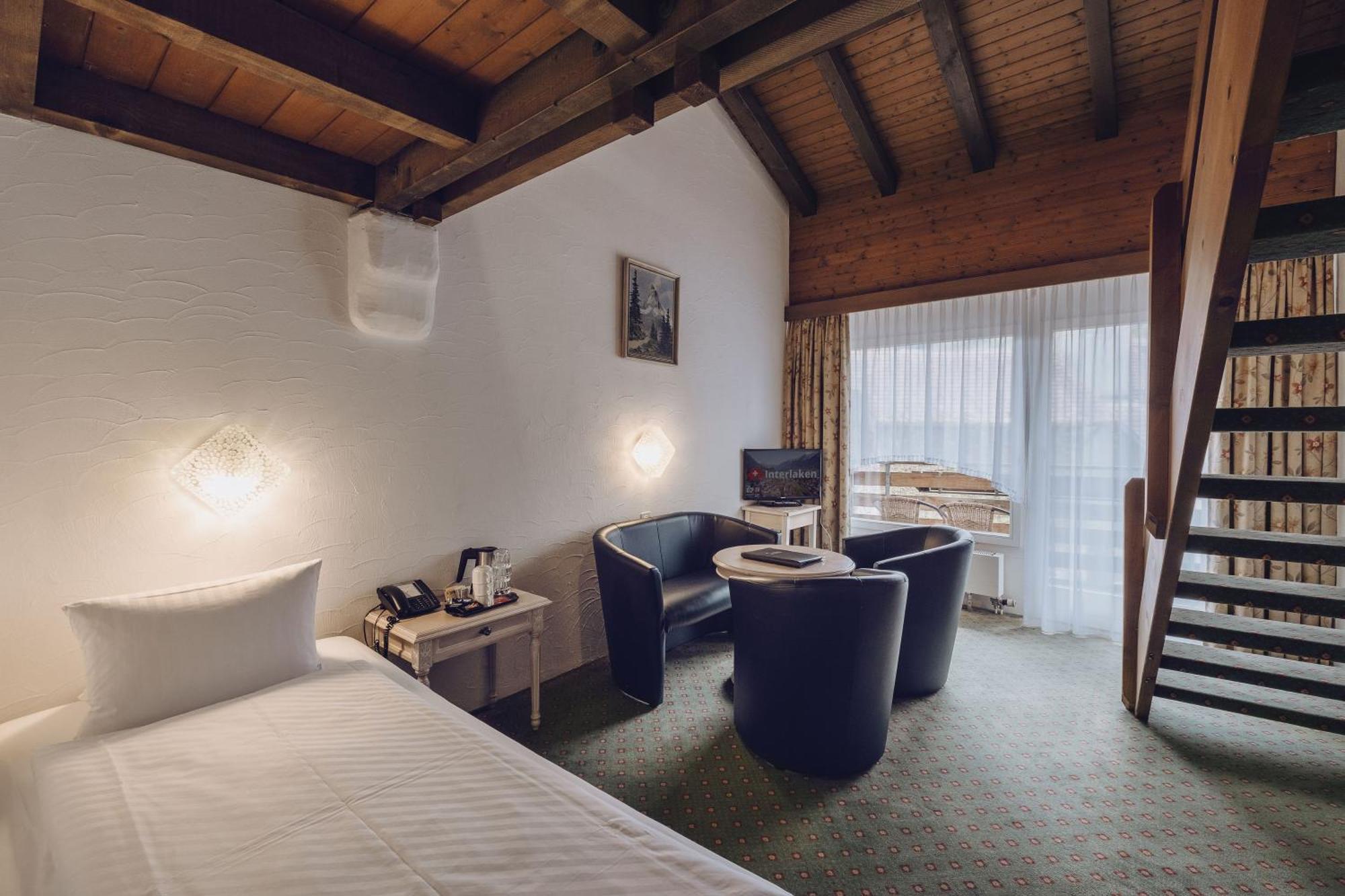 Hotel Chalet Swiss Unterseen Exterior photo
